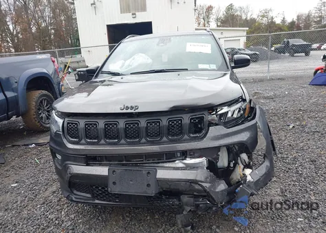 2023 Jeep Compass Altitude 4X4 z USA, uszkodzony, nr VIN 3C4NJDBN1PT562800